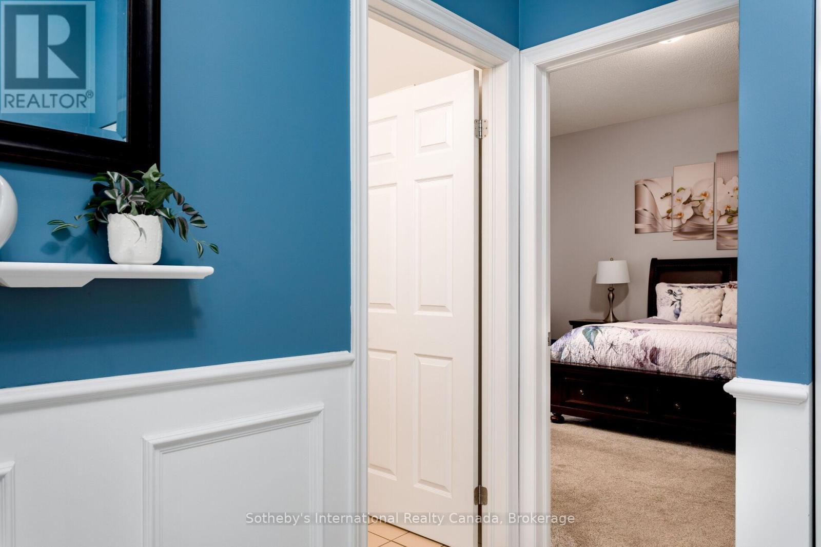 219 - 262 DUNDAS STREET E