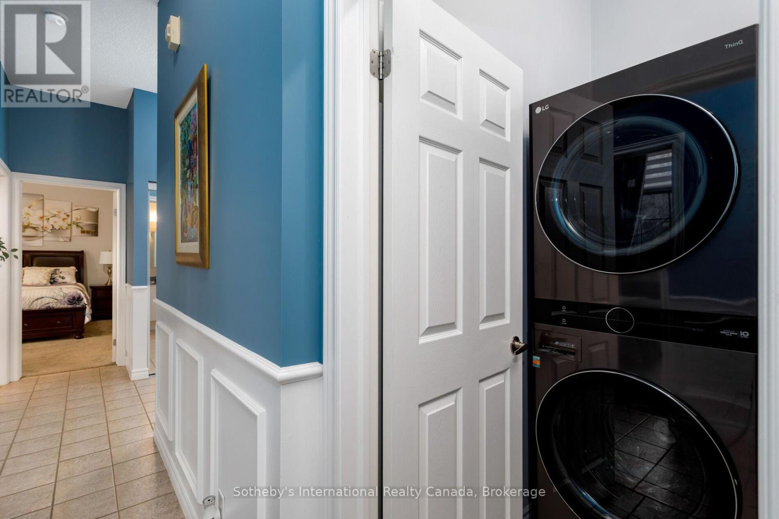 219 - 262 DUNDAS STREET E