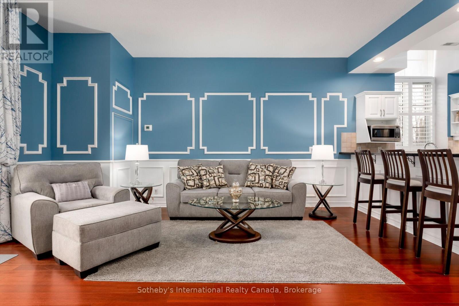 219 - 262 DUNDAS STREET E