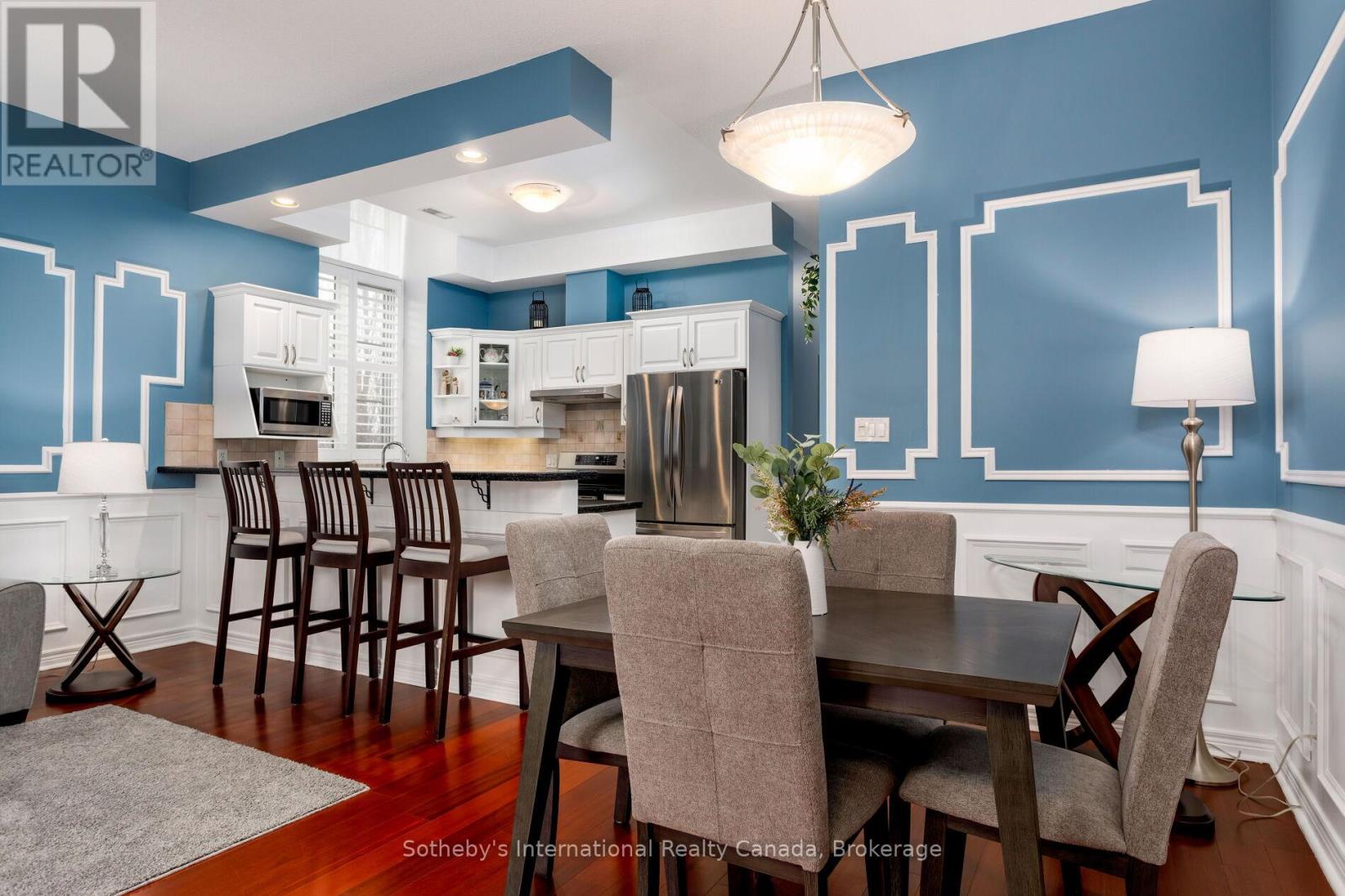 219 - 262 DUNDAS STREET E