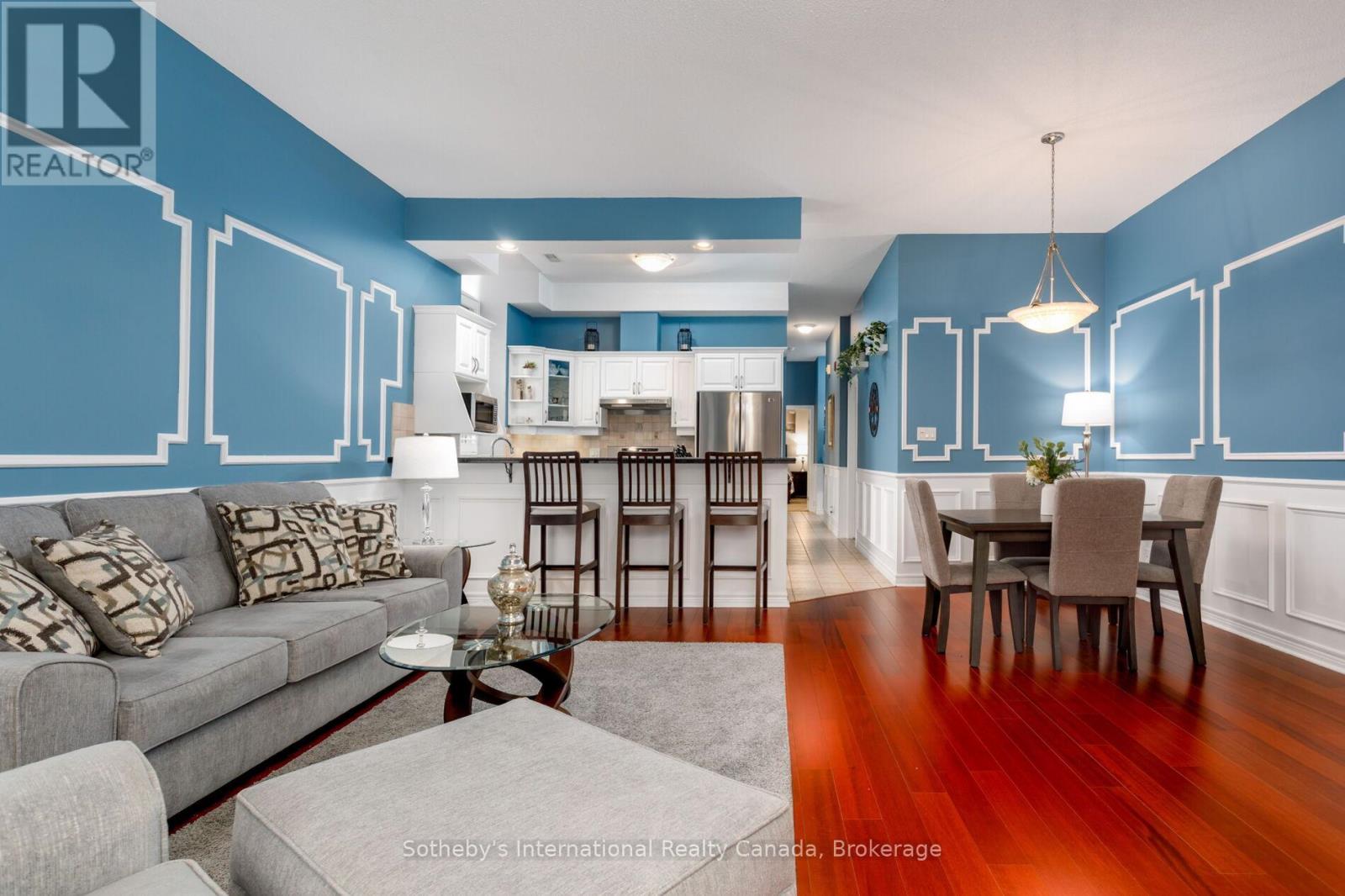 219 - 262 DUNDAS STREET E