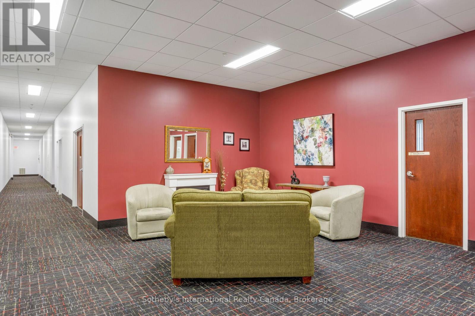 219 - 262 DUNDAS STREET E