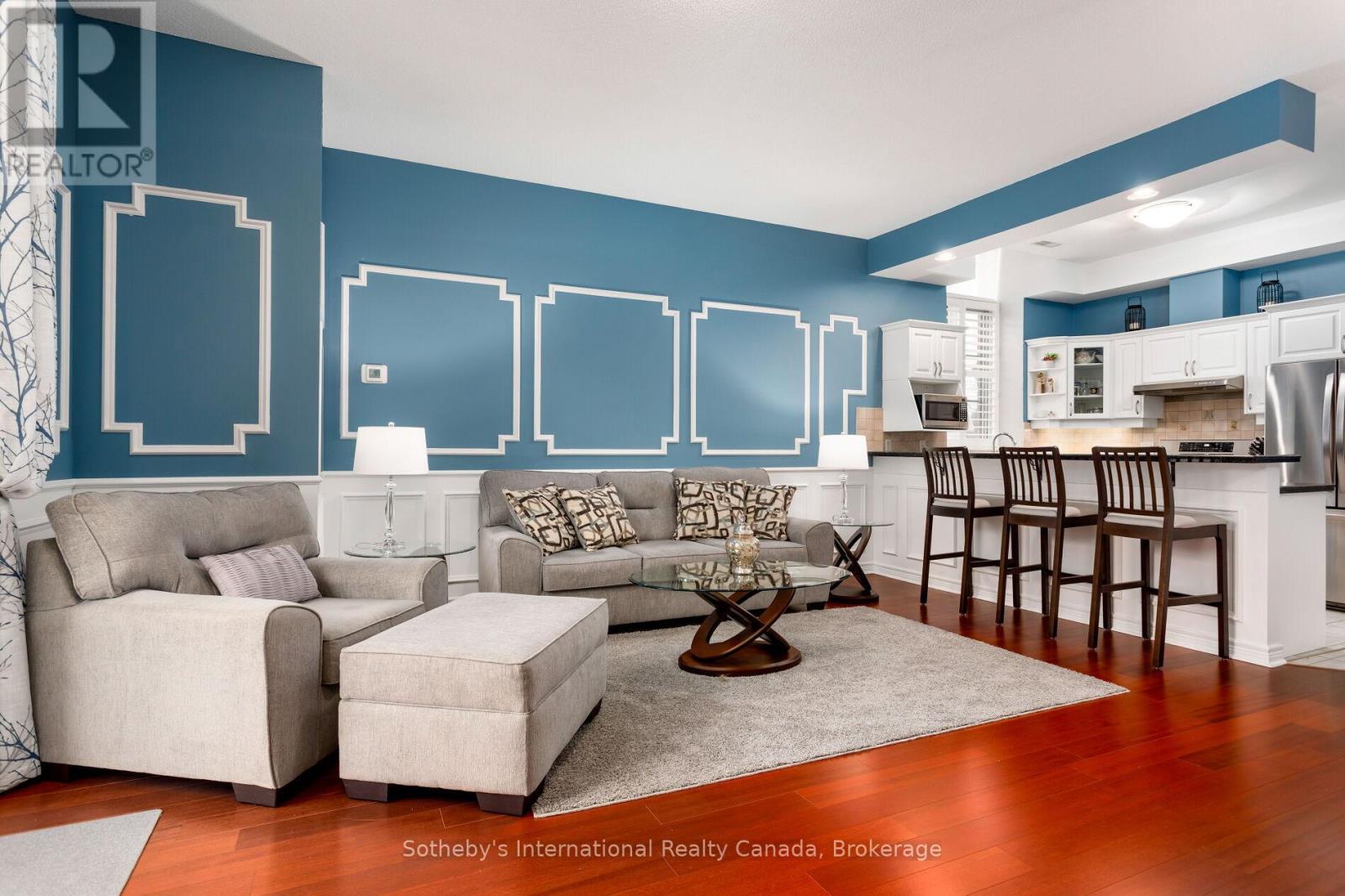 219 - 262 DUNDAS STREET E