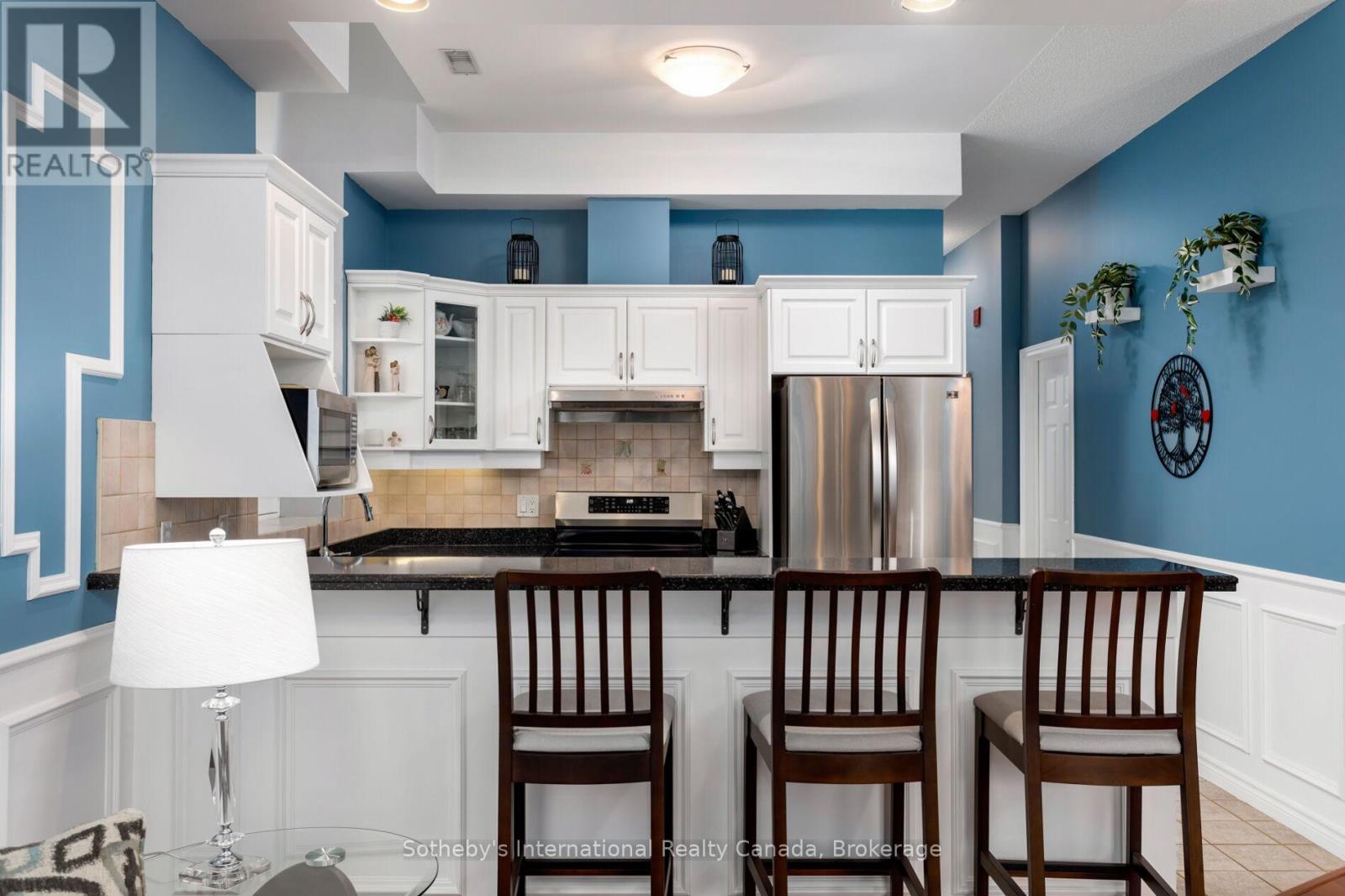 219 - 262 DUNDAS STREET E