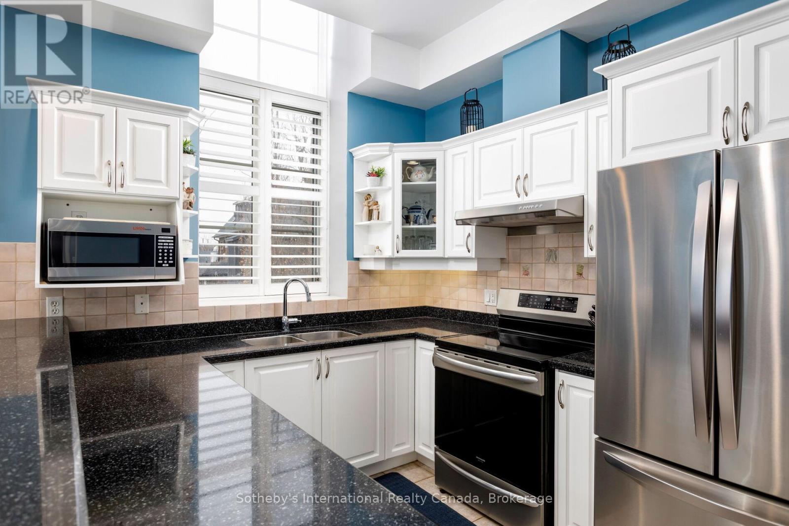 219 - 262 DUNDAS STREET E