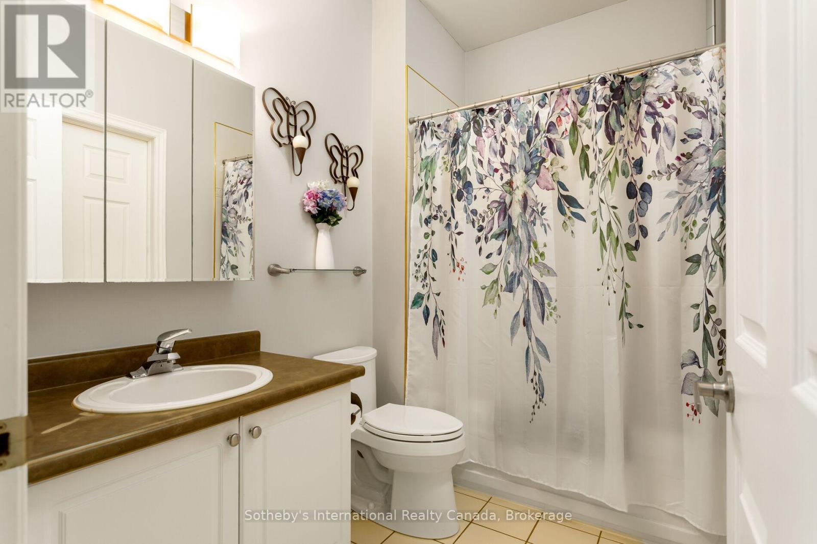 219 - 262 DUNDAS STREET E