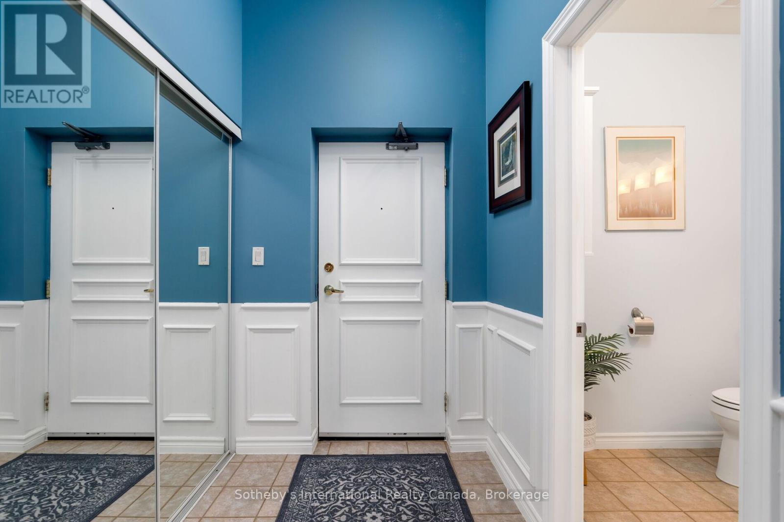 219 - 262 DUNDAS STREET E