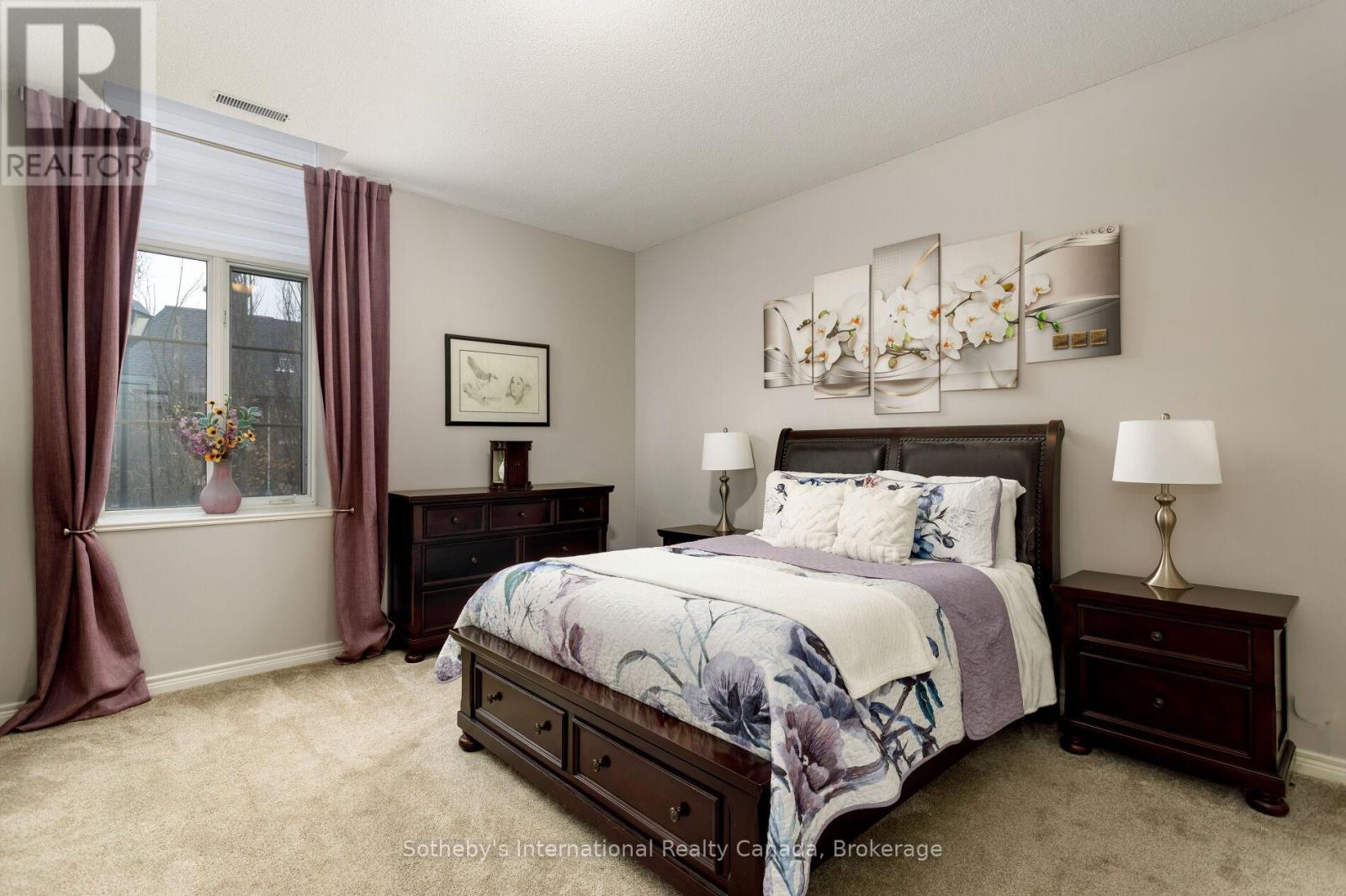 219 - 262 DUNDAS STREET E