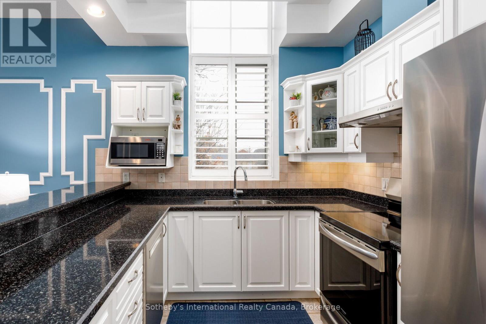 219 - 262 DUNDAS STREET E