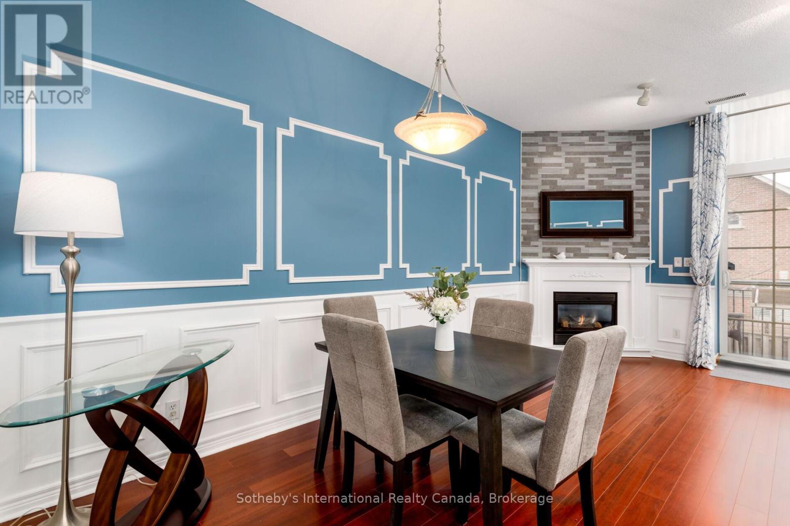 219 - 262 DUNDAS STREET E