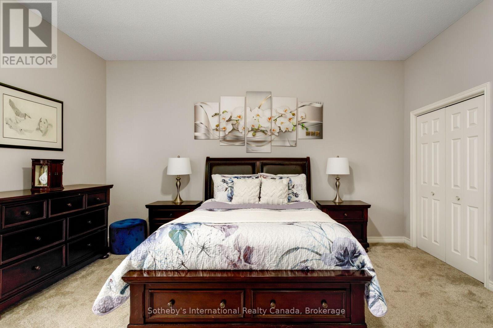 219 - 262 DUNDAS STREET E