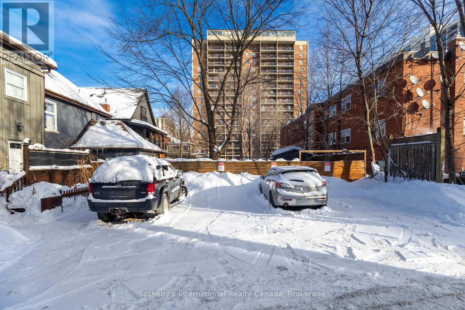 217 CAROLINE STREET S