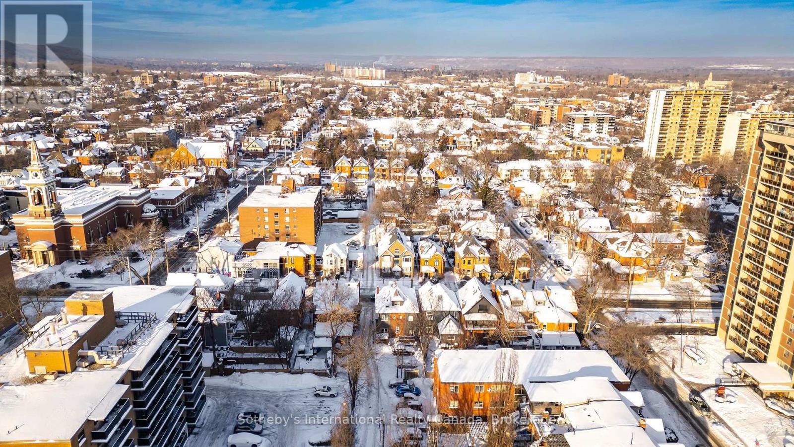 217 CAROLINE STREET S