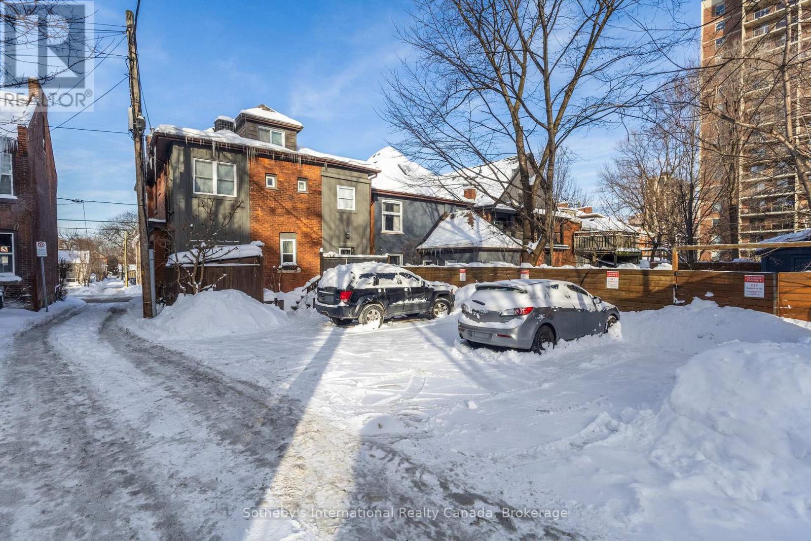 217 CAROLINE STREET S