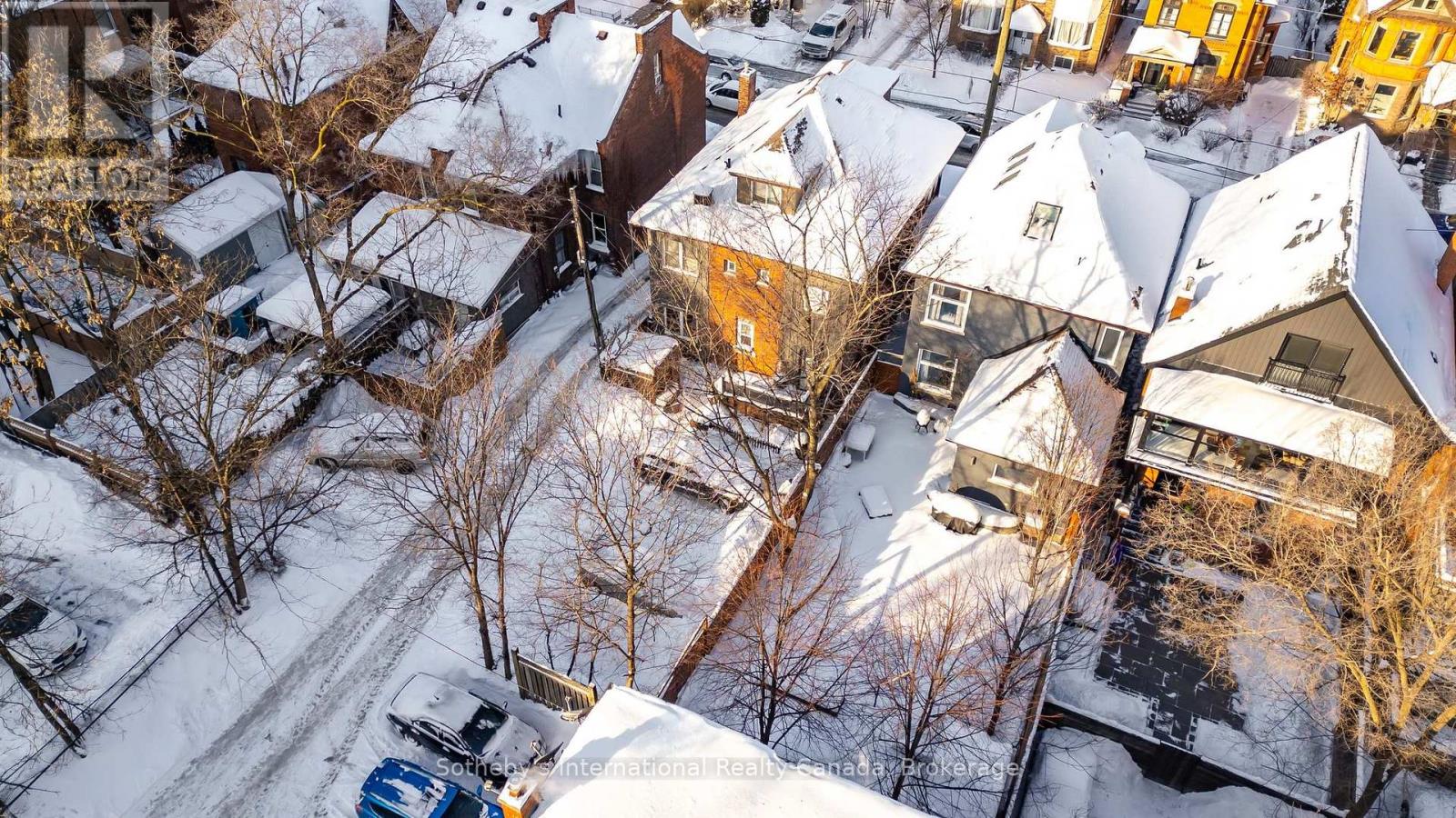 217 CAROLINE STREET S