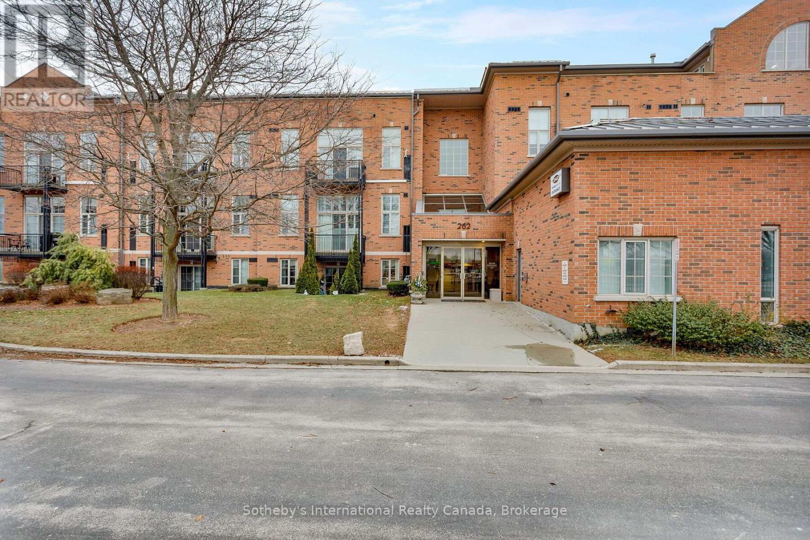 219 - 262 DUNDAS STREET E