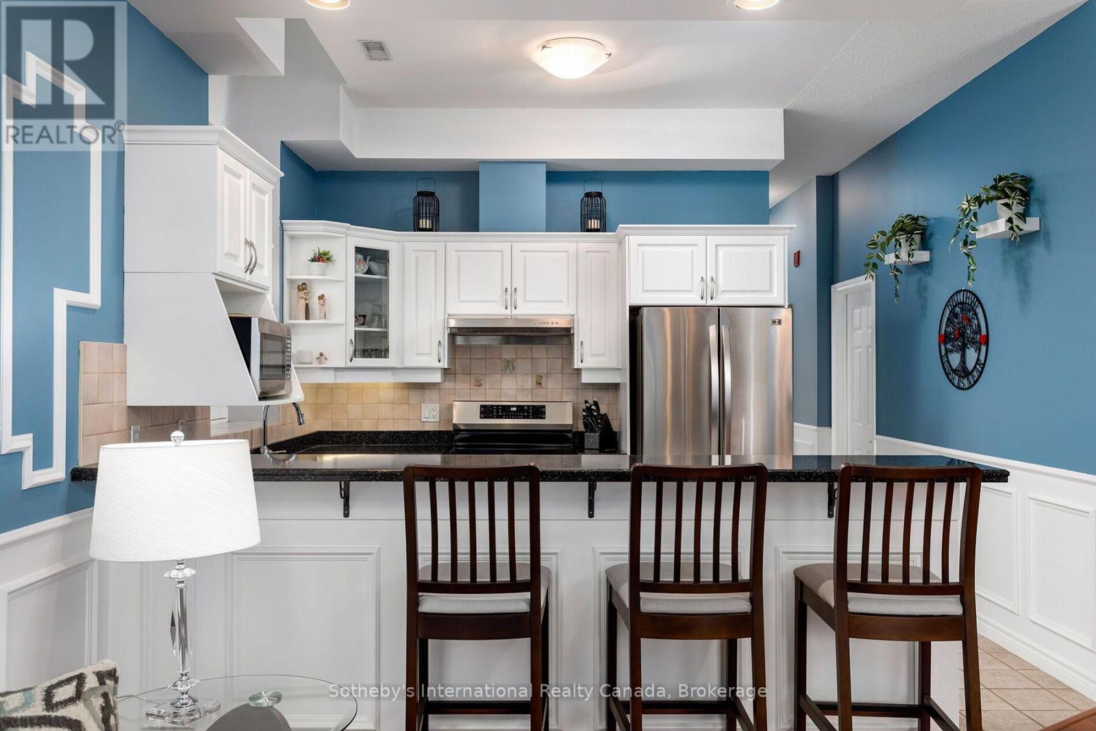 219 - 262 DUNDAS STREET E