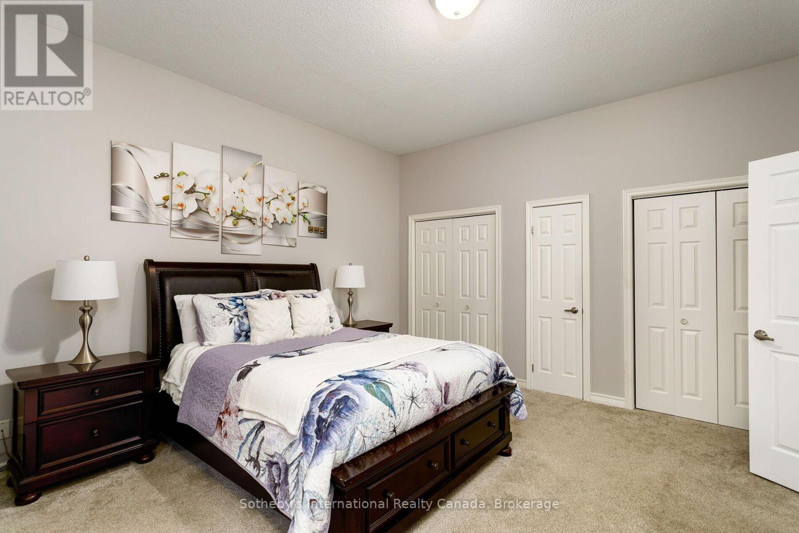 219 - 262 DUNDAS STREET E