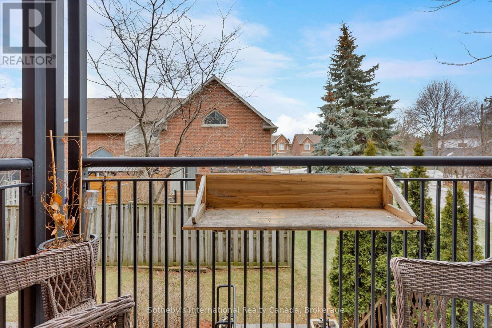 219 - 262 DUNDAS STREET E