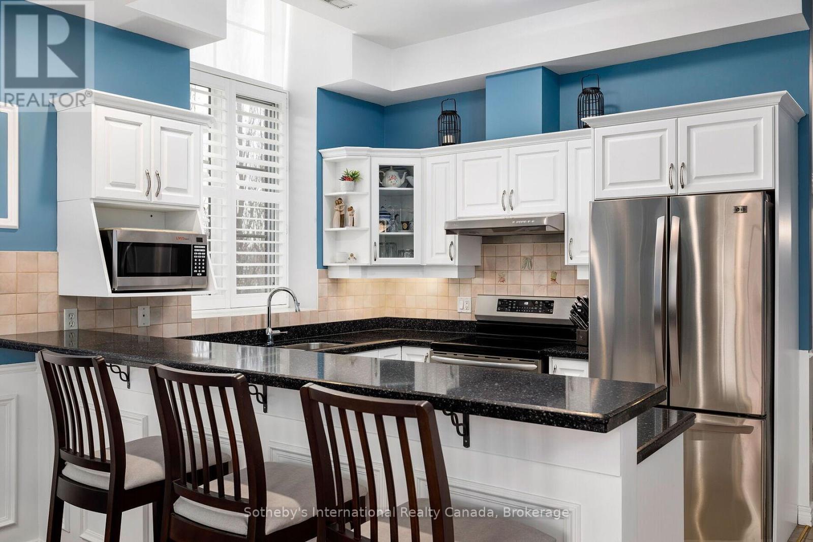 219 - 262 DUNDAS STREET E