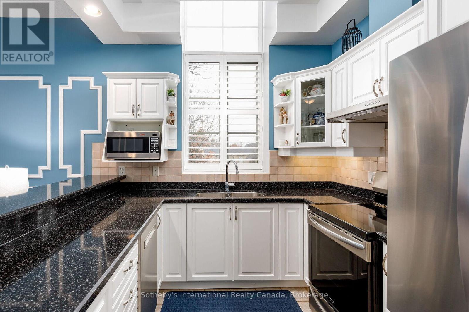 219 - 262 DUNDAS STREET E