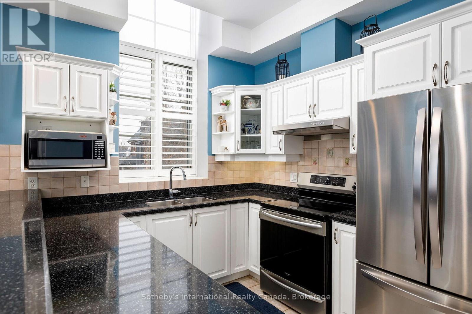 219 - 262 DUNDAS STREET E