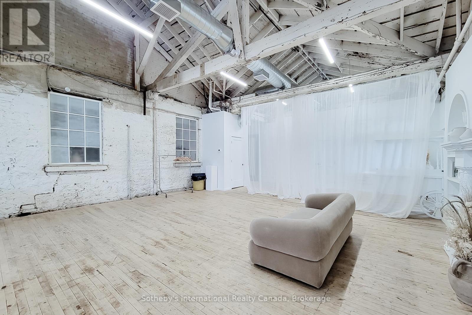 404 - 64 HATT STREET