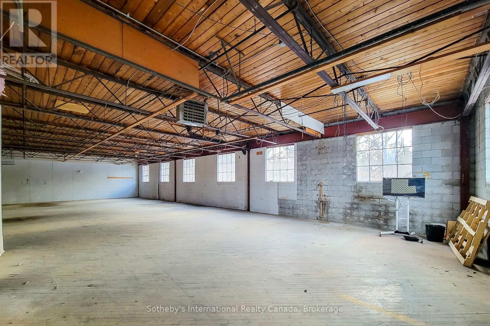 301 - 64 HATT STREET