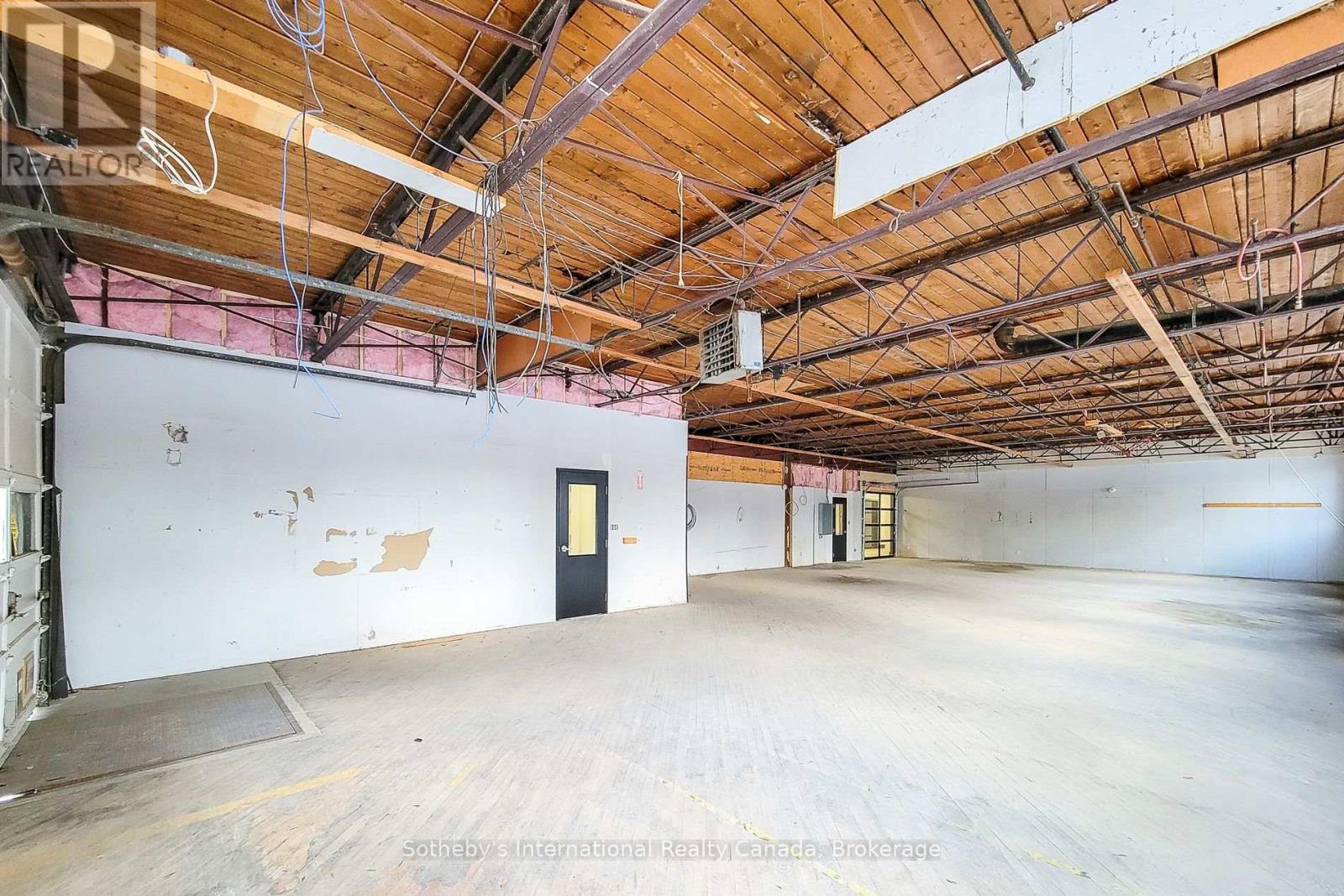 301 - 64 HATT STREET