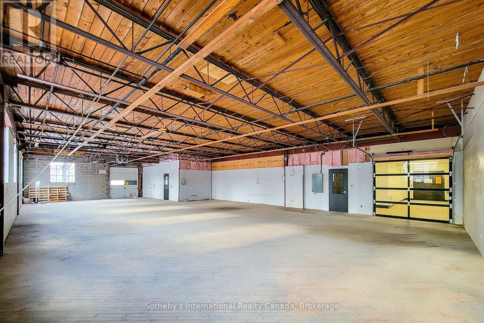 301 - 64 HATT STREET