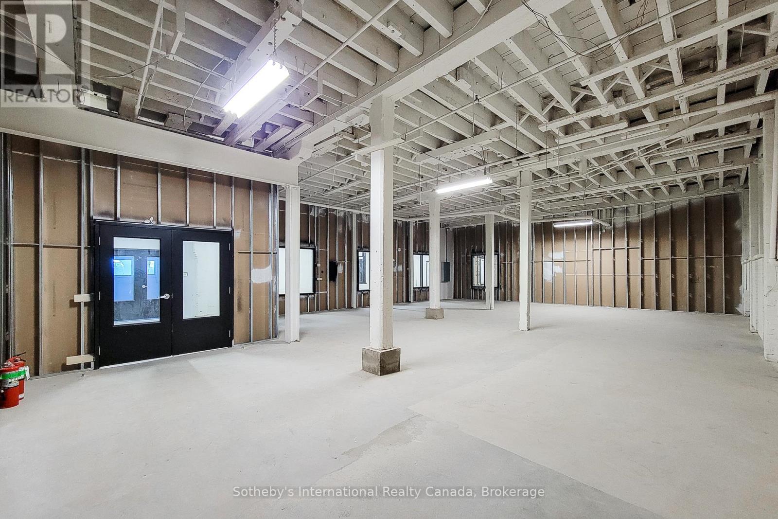 202 - 64 HATT STREET