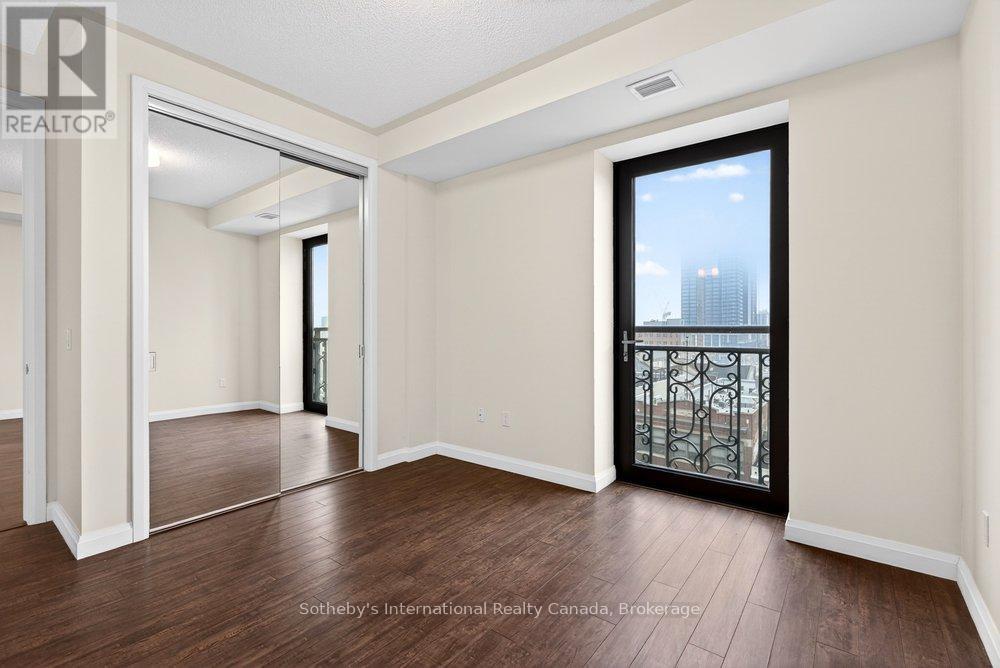 701 - 112 KING STREET E