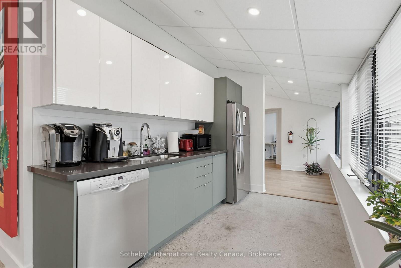 201-202 - 180 JAMES STREET S