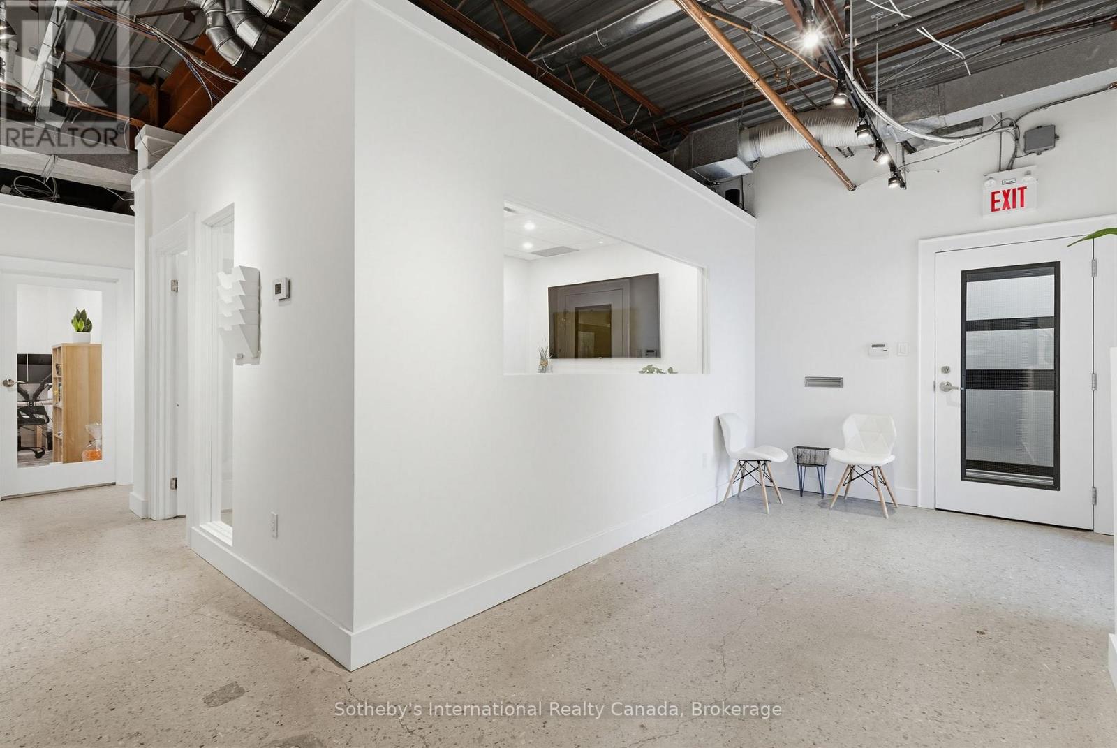 201-202 - 180 JAMES STREET S