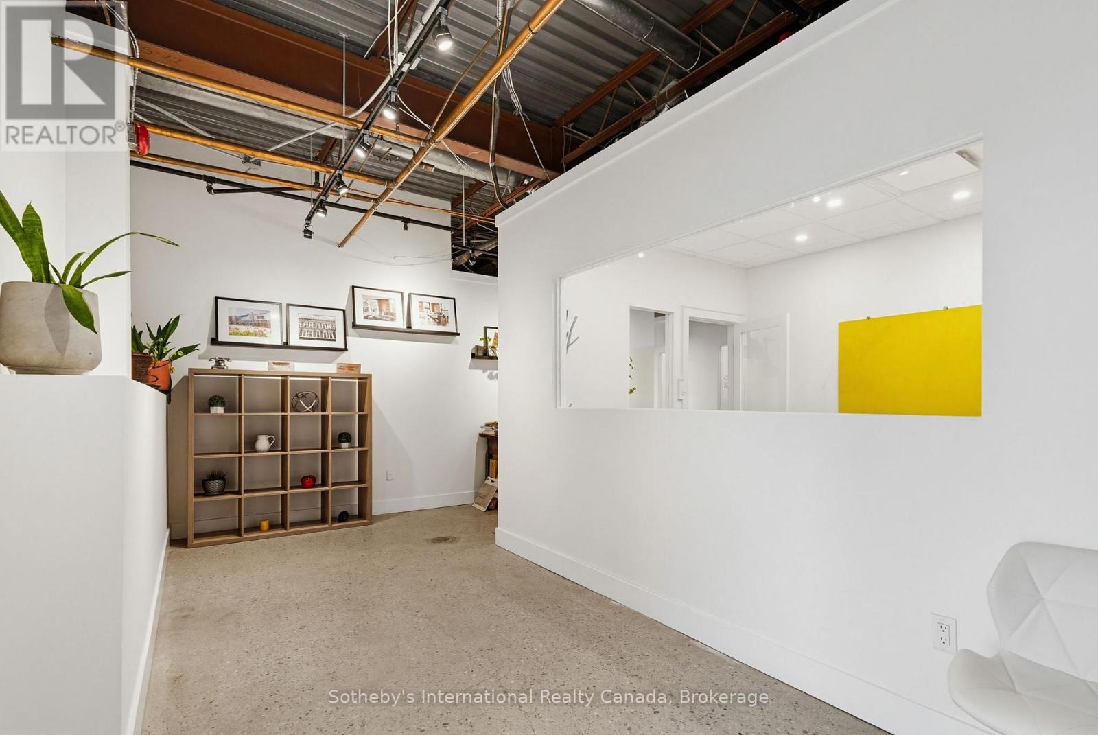 201-202 - 180 JAMES STREET S