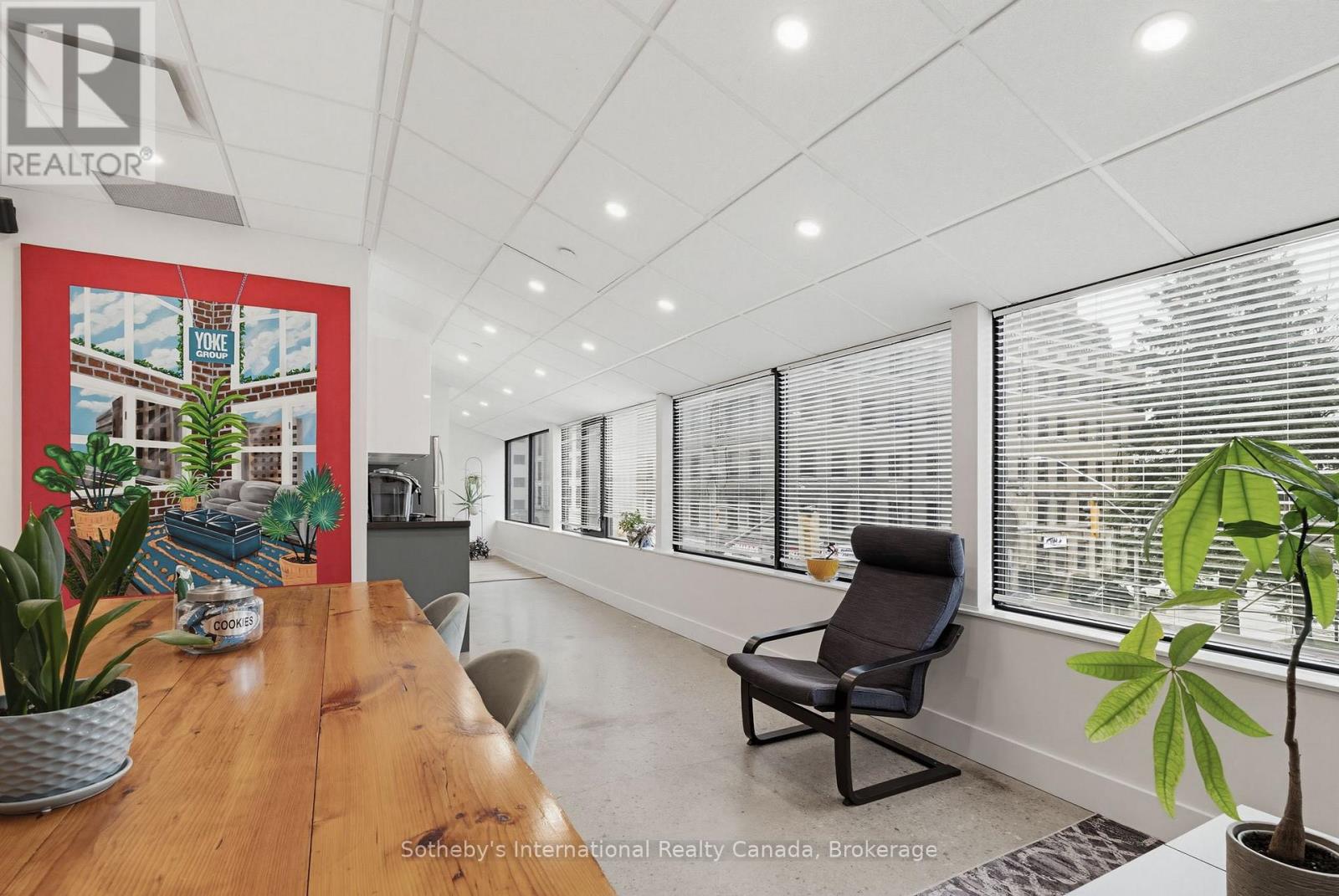 201-202 - 180 JAMES STREET S