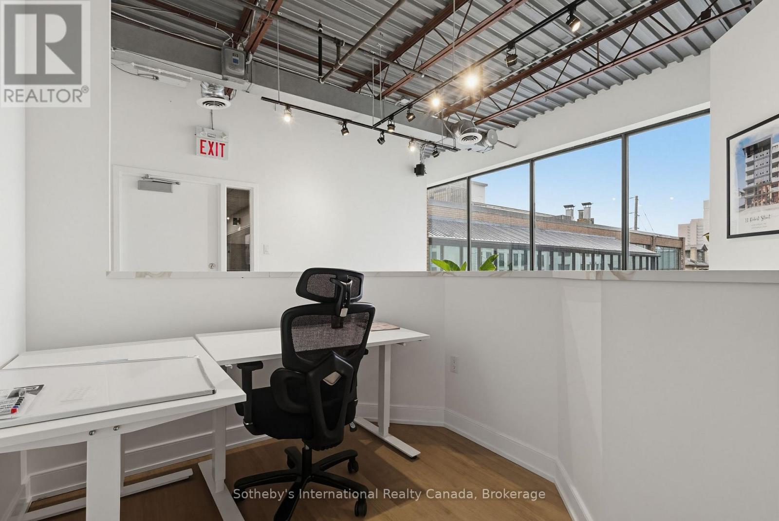 201-202 - 180 JAMES STREET S