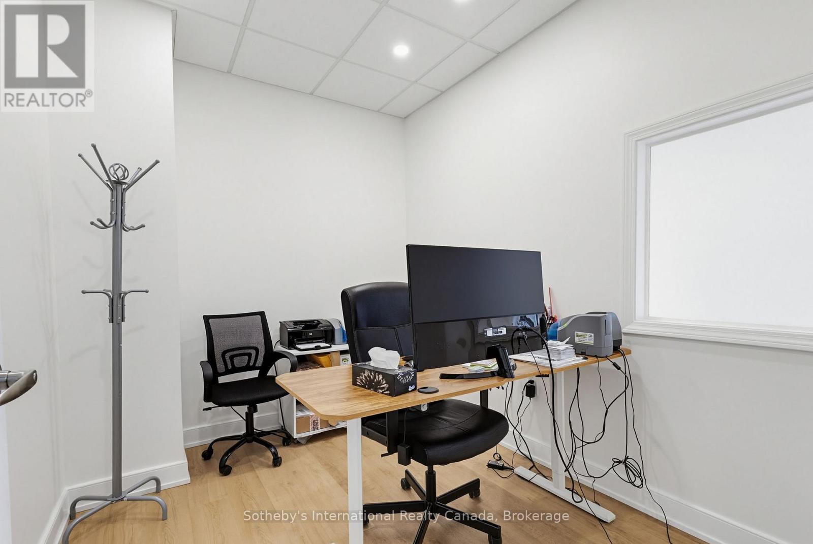 201-202 - 180 JAMES STREET S