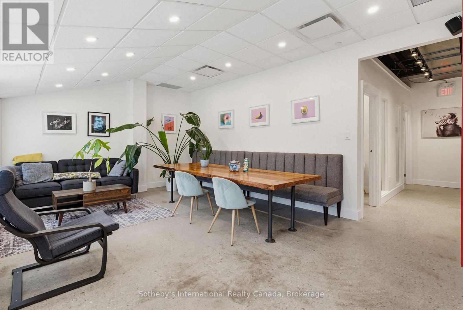 201-202 - 180 JAMES STREET S