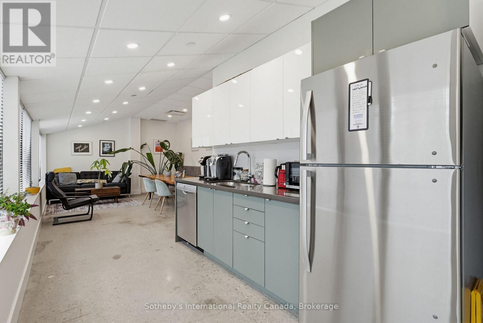 201-202 - 180 JAMES STREET S