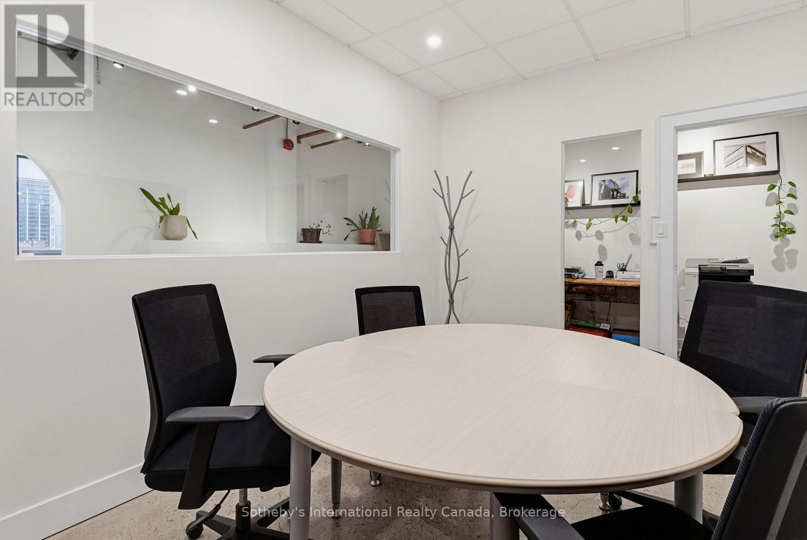 201-202 - 180 JAMES STREET S