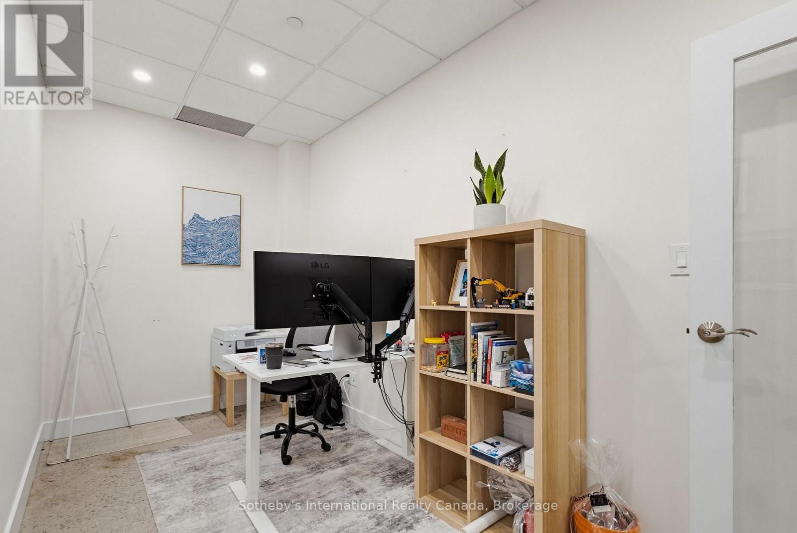 201-202 - 180 JAMES STREET S