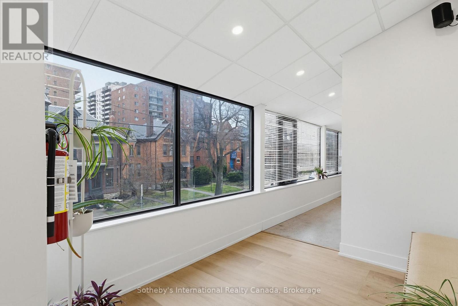 201-202 - 180 JAMES STREET S