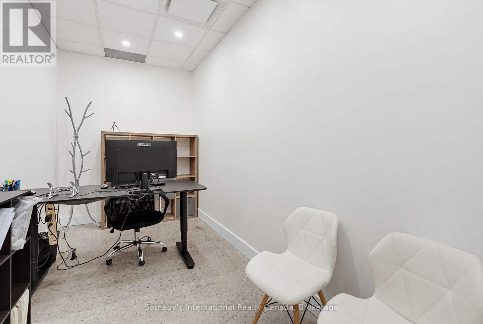 201-202 - 180 JAMES STREET S