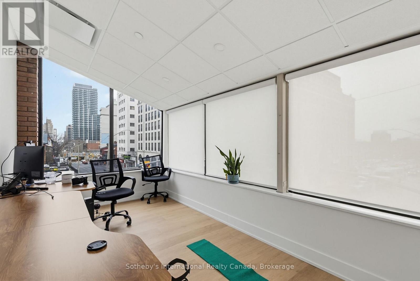 201-202 - 180 JAMES STREET S