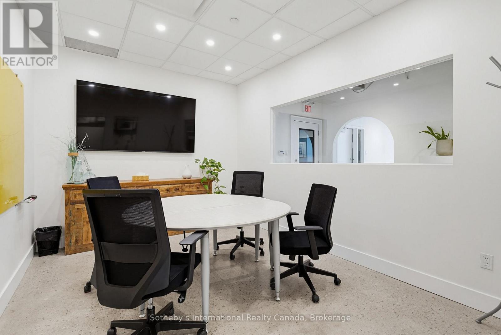 201-202 - 180 JAMES STREET S