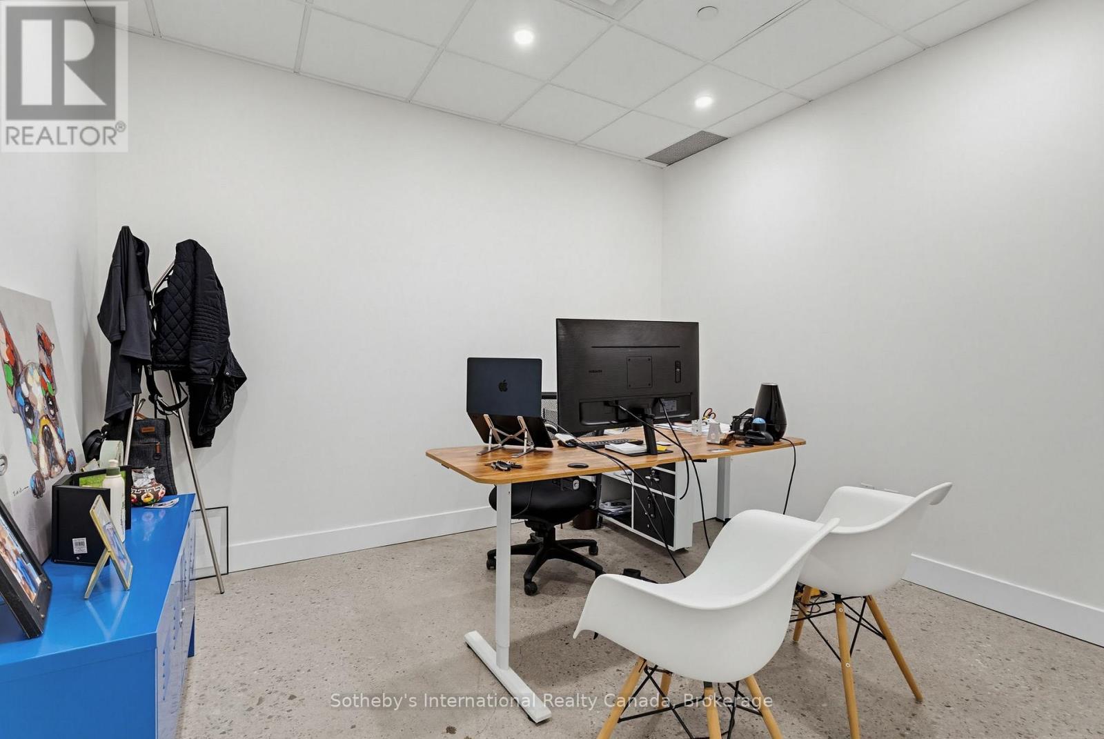 201-202 - 180 JAMES STREET S