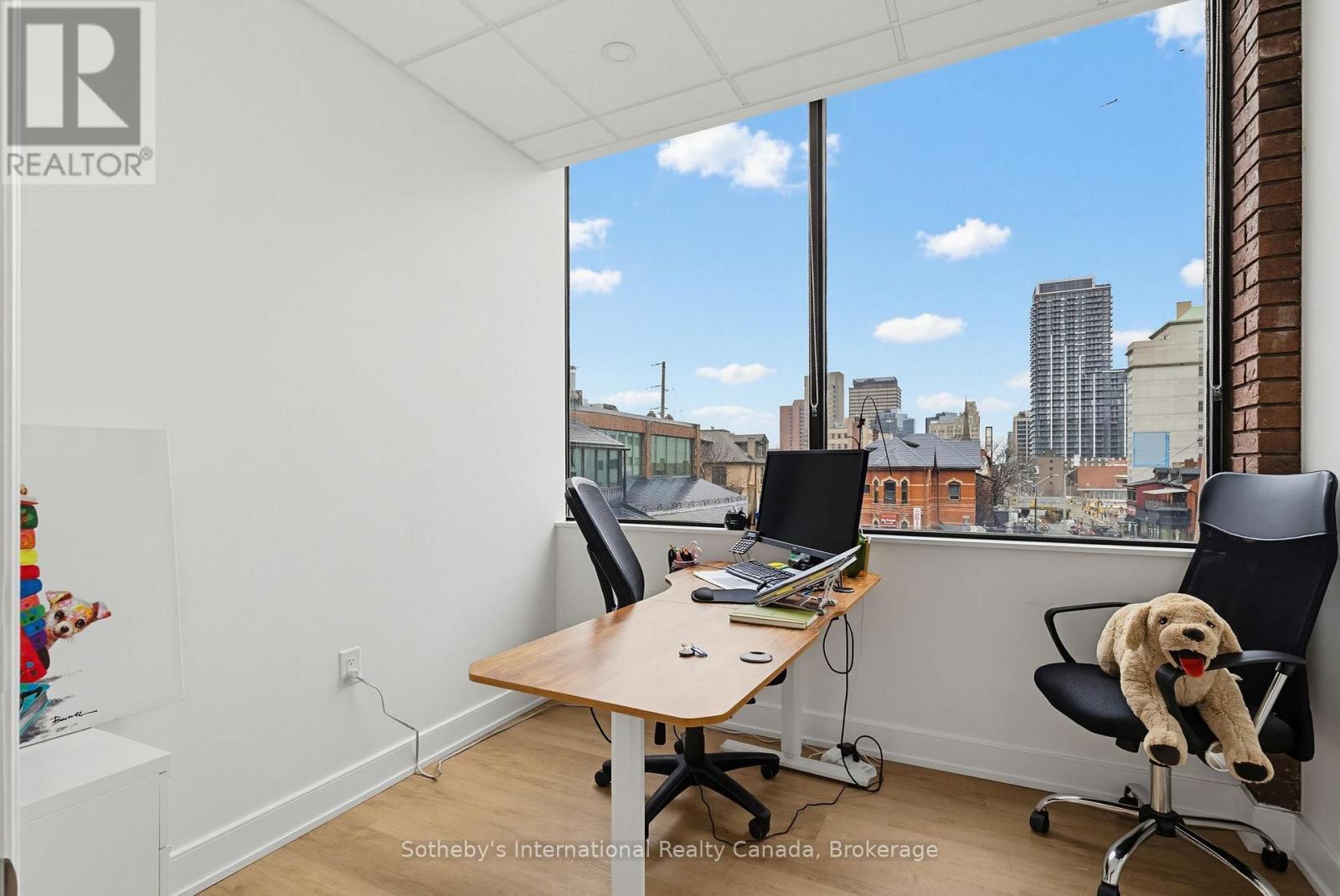 201-202 - 180 JAMES STREET S