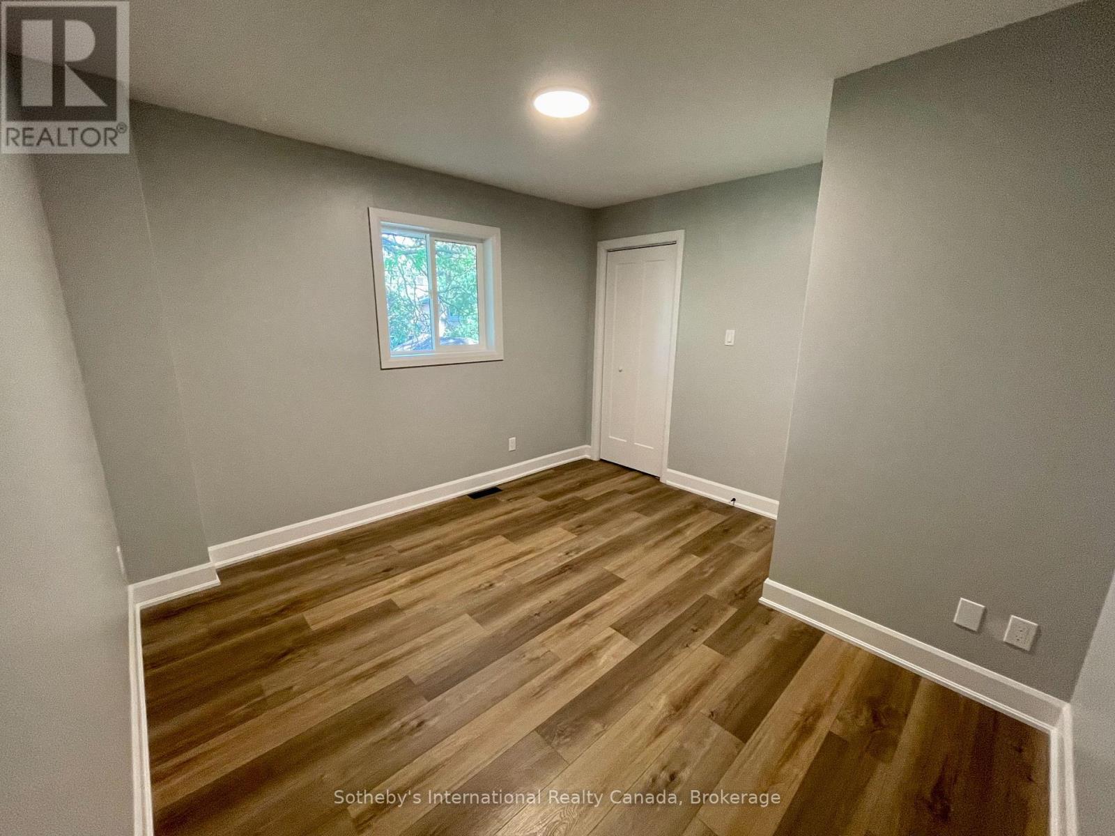 MAIN LEVEL - 39 SILVERCREEK PARKWAY N