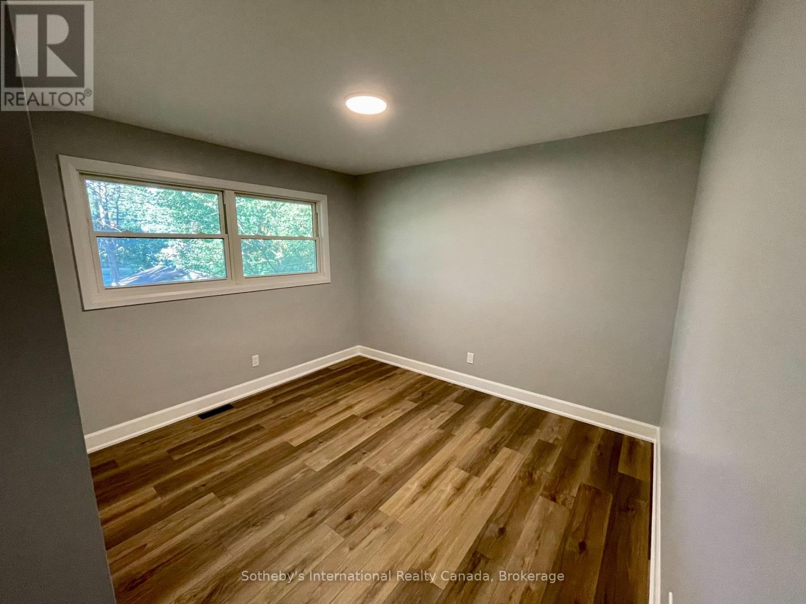 MAIN LEVEL - 39 SILVERCREEK PARKWAY N